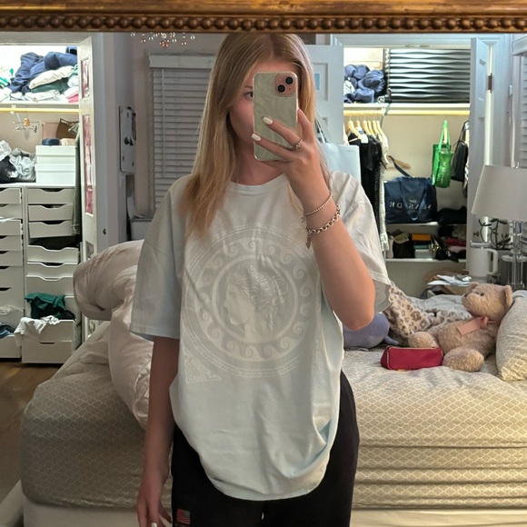 URBAN OUTFITTERS OVERSIZED TEE - Picture 1 of 5